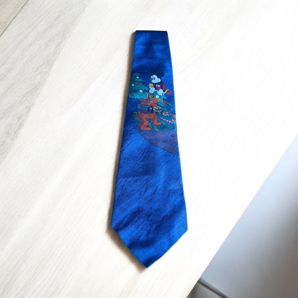 Atlas Design Mickey & Co 100% Silk Mickey And Pluto Christmas Tie‎
